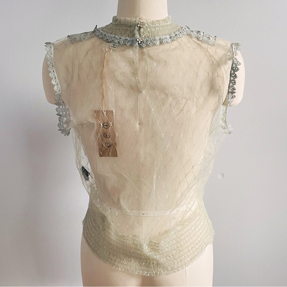 POL Sheer Antique Style Lace Sleeveless Top - Cream and Blue- Size Small- NWT - Picture 6 of 10